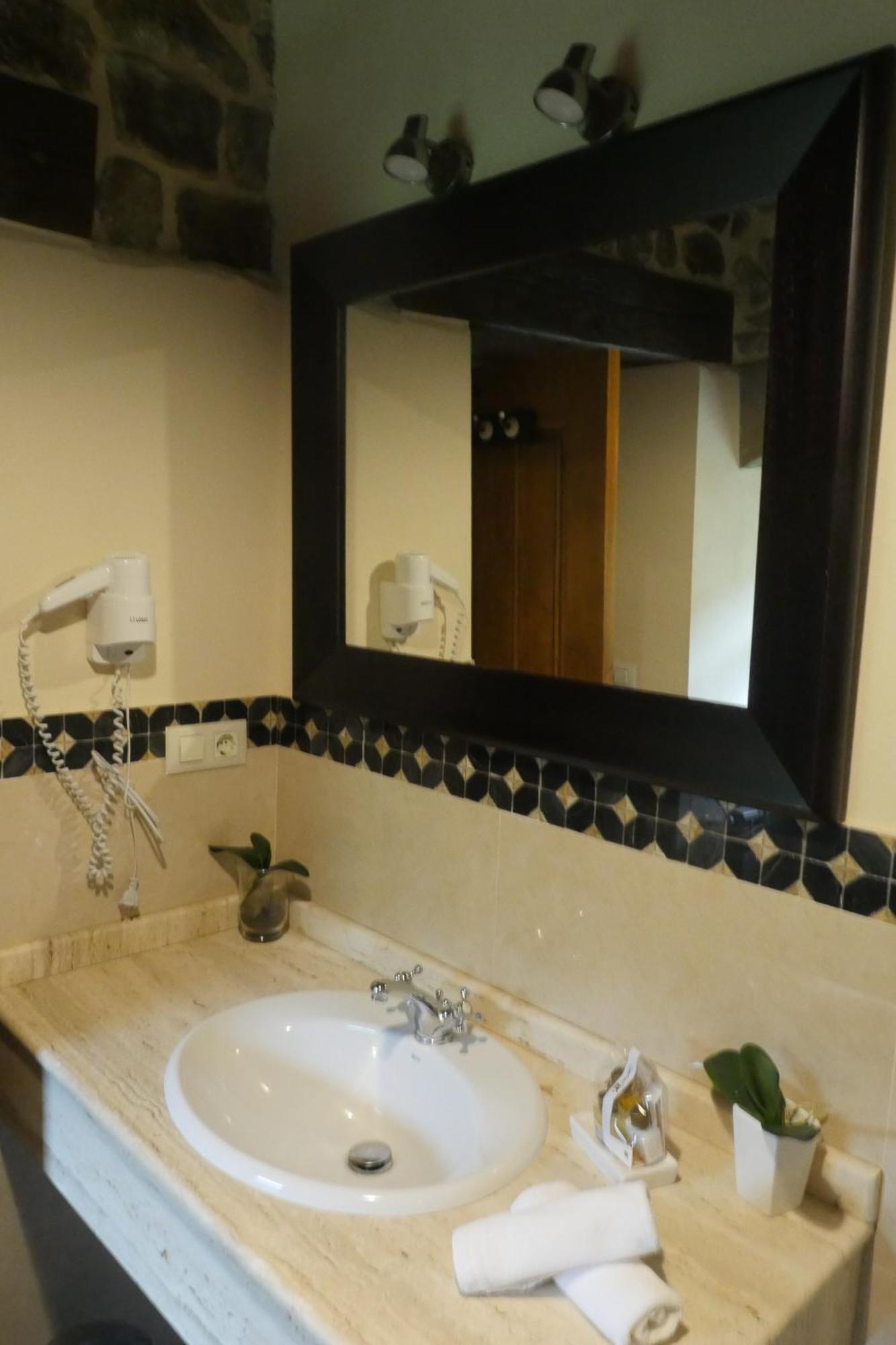 Palacio La Cajiga 3* Abandames